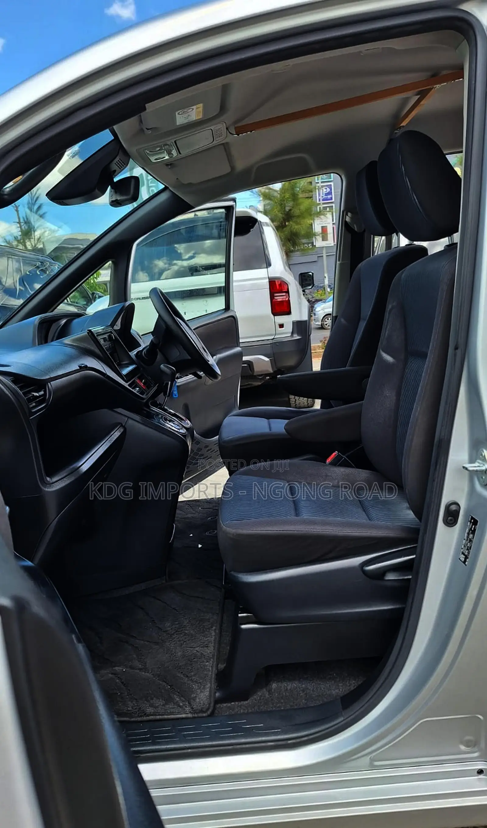 Toyota Noah 2020 Silver