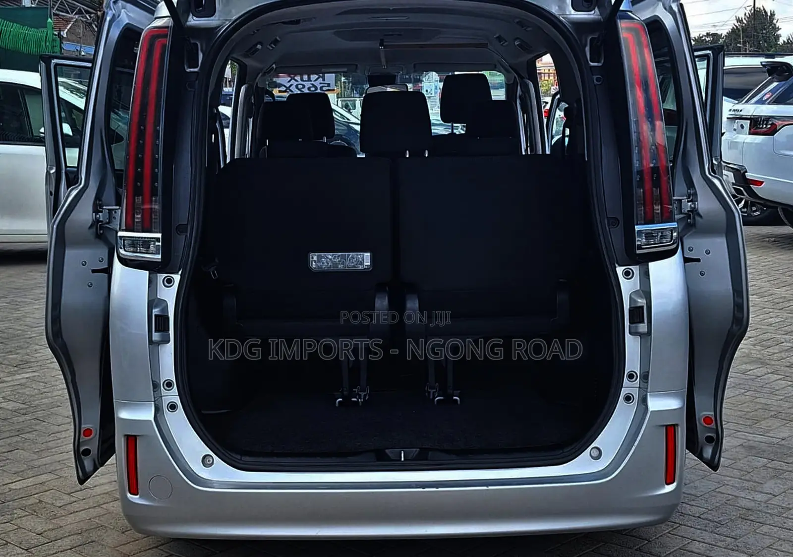 Toyota Noah 2020 Silver