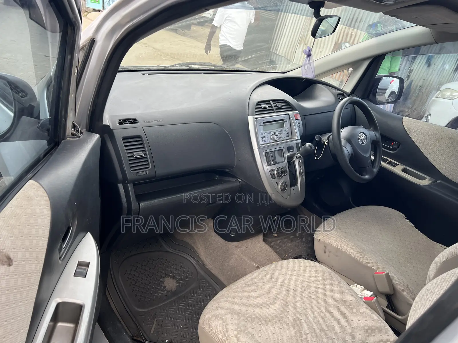 Toyota Ractis 2006 Silver