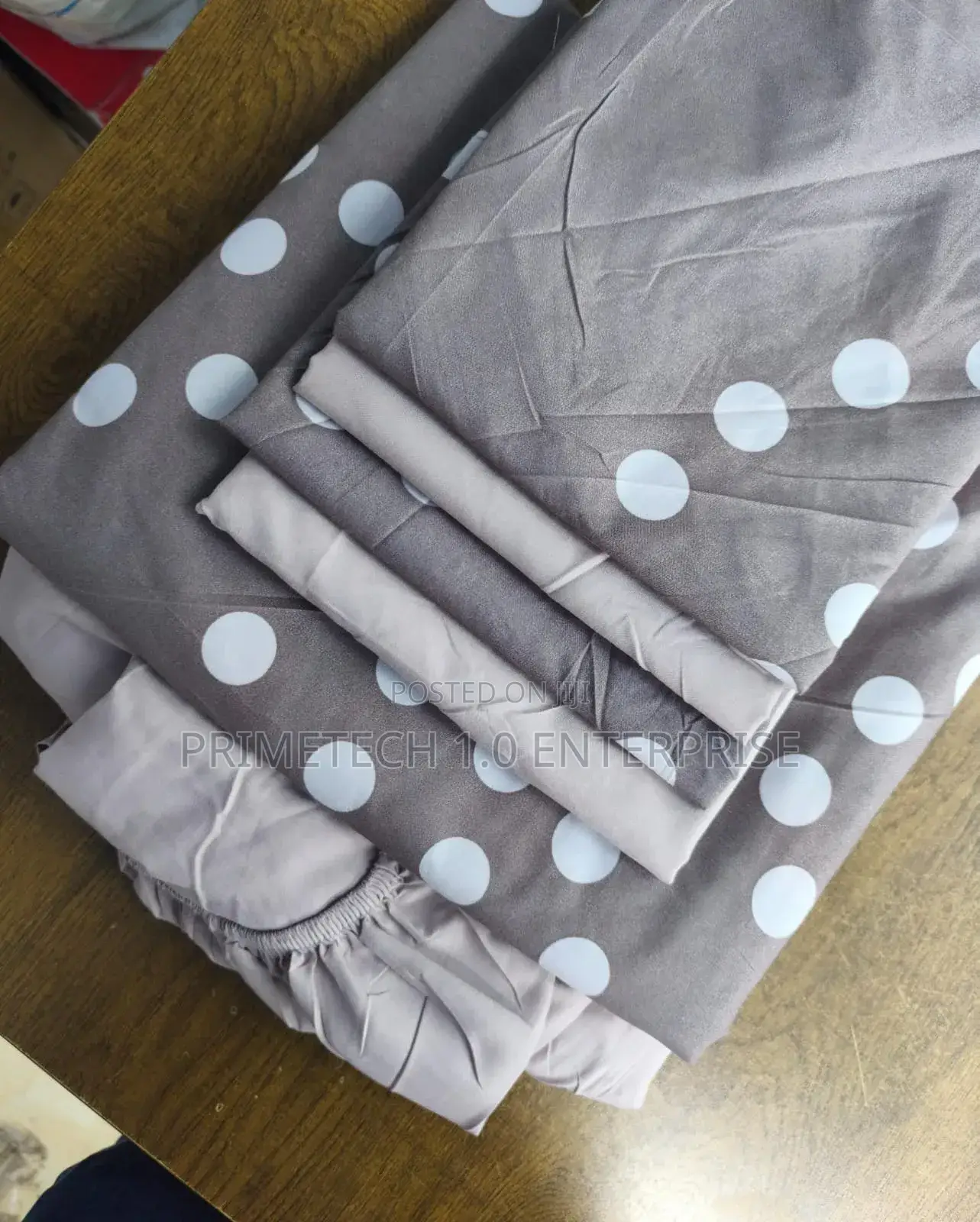 2pcs Bedsheets 4pcs Pillow Cases Set