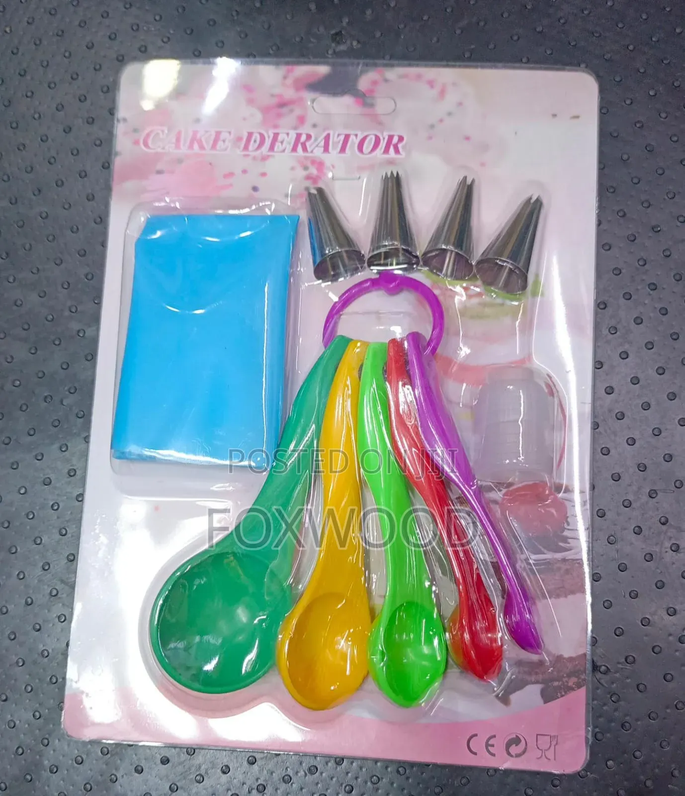 Cake Decorator With Measuring Spoons