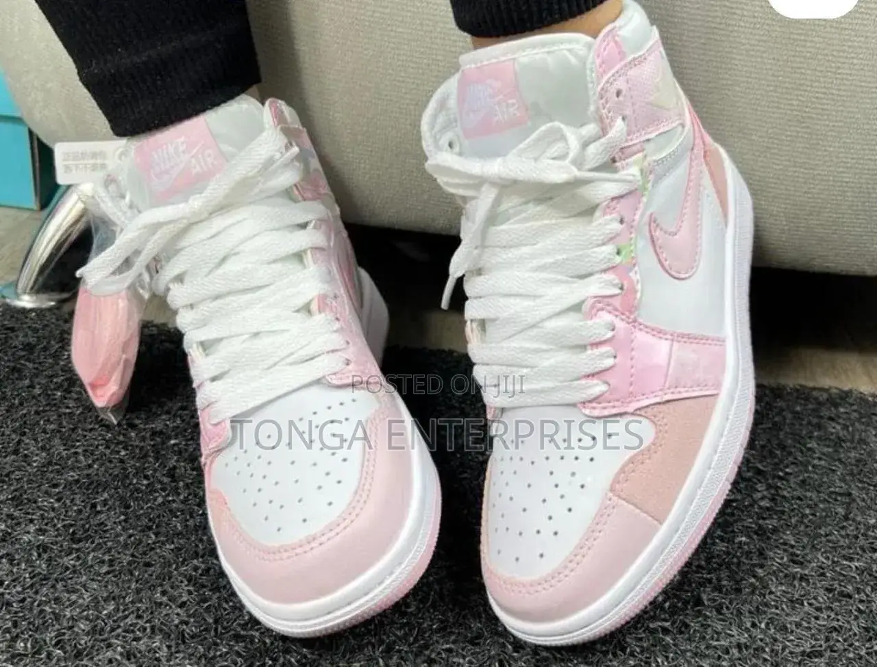 Air Jordan 1 Mid Sneaker