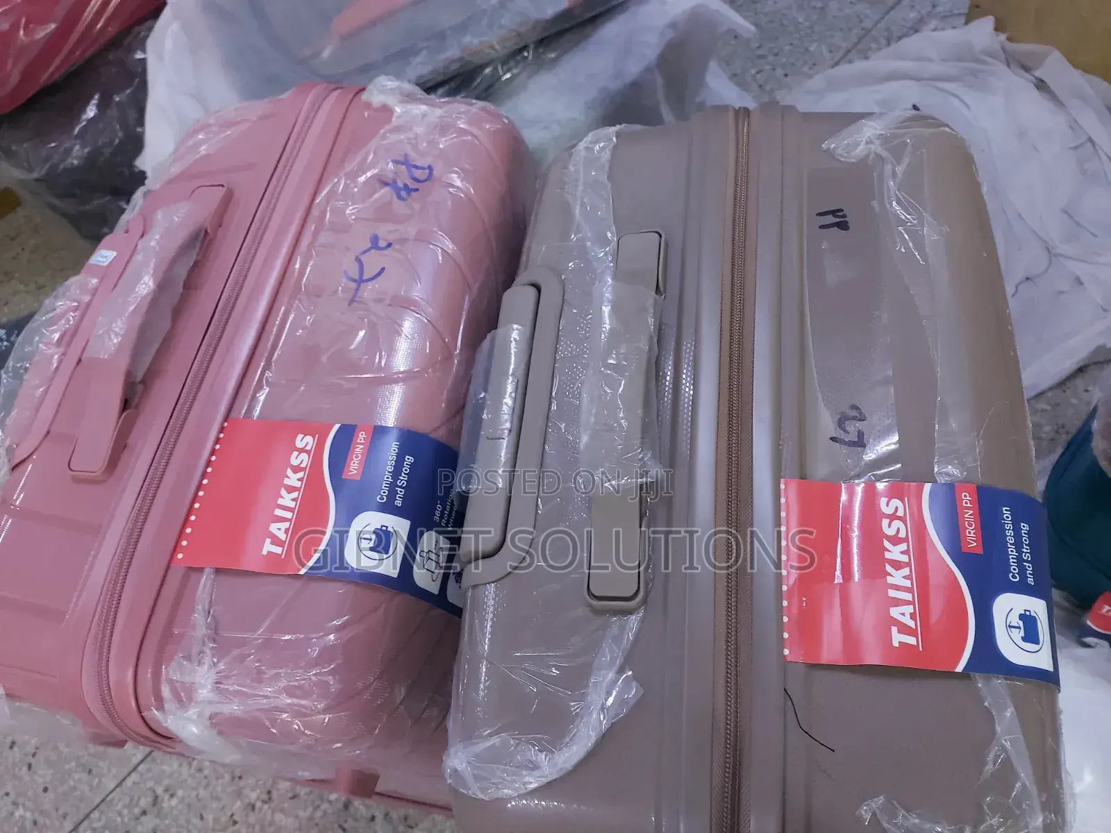 27" Suitcases for Travel
