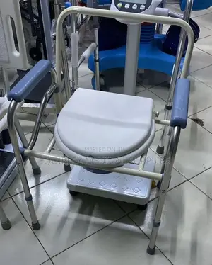 High Quality Foldable Commode Chair (Height Adjustable)