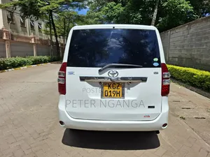 Toyota Noah 2.0 158hp FWD (8 Seater) 2013 White