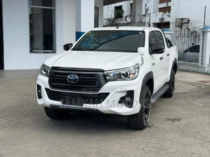 Toyota Hilux 2021 White