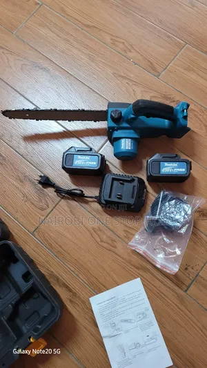 Makita 12” Cordless Chainsaw 2 Batteries