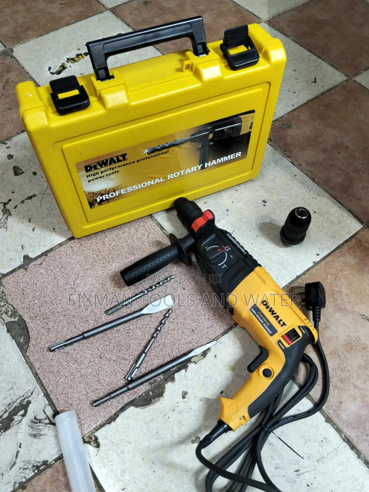 Drill Dewalt Rotary Hammer Drill 800w 2 Chunk and Bits
