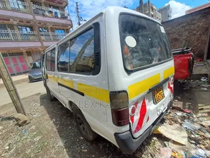Toyota HiAce 2000 White
