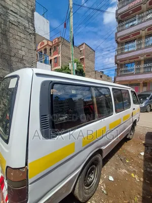 Toyota HiAce 2000 White