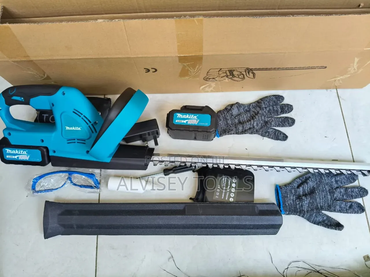 Makita Cordless Hedge Trimmer