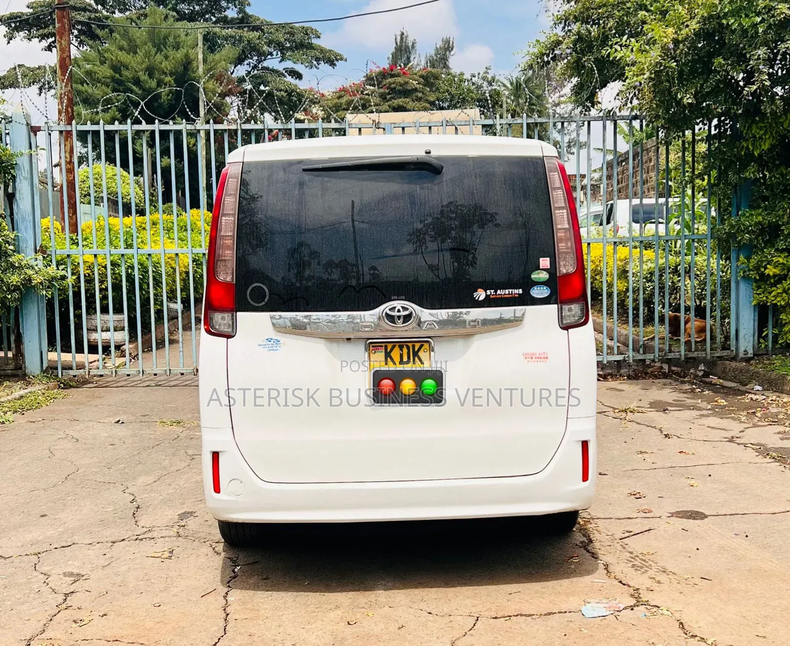 Clean White 7 Seater Noah