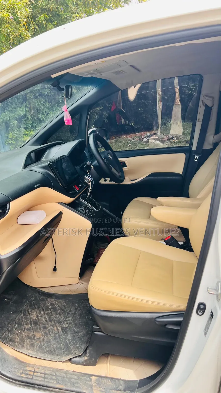 Clean White 7 Seater Noah