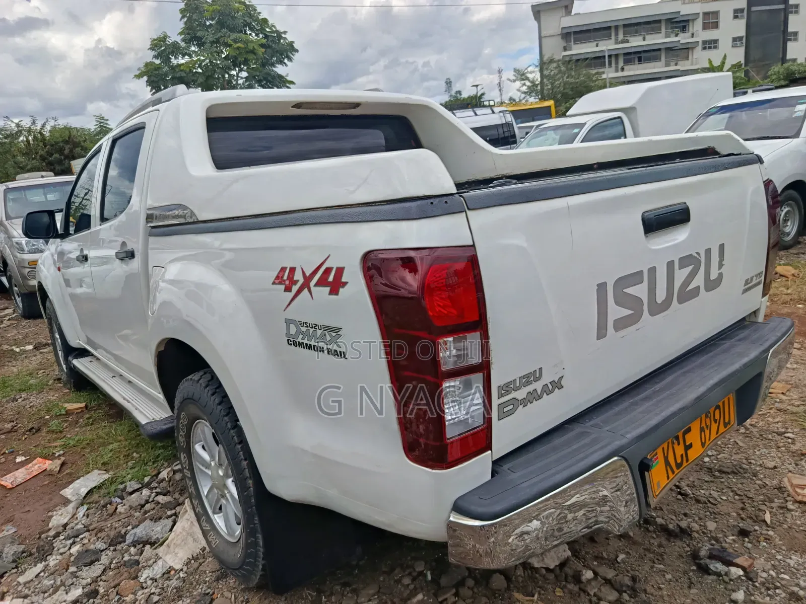 Isuzu D-MAX 2015 White