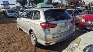 Toyota Corolla Fielder 1.5 Hybrid FWD 2020 Silver