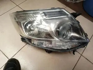 Toyota Noah 2007 Headlight