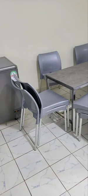 Armless Plastic Chairs/ Chairs With Metal Legs