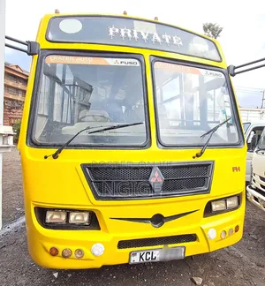 Mitsubishi Fuso Canter 2015 Yellow