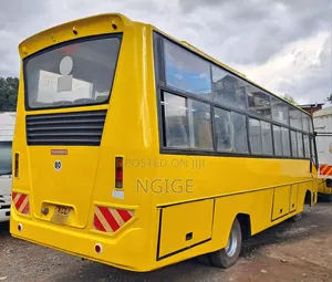 Mitsubishi Fuso Canter 2015 Yellow