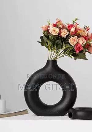 Ceramic Doughnut-Shape Flower Vase*