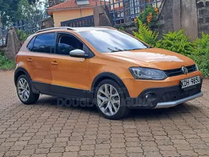 Volkswagen Polo 2015 Orange