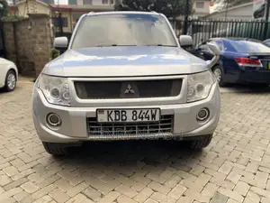 Mitsubishi Pajero 2015 Silver