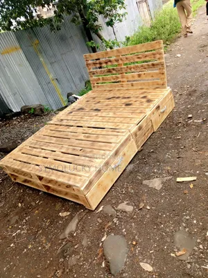 Blazed 5*6 Pallet Bed. Pine Torched Hardwood Patterned