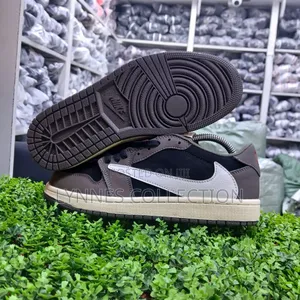 Air Jordan 1 Low Mocha Sneakers