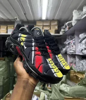 Tn White Streetwear Sneakers