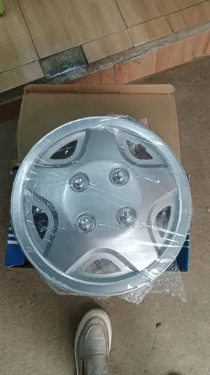13" Snap_on Trim 4pcs Wheel Caps With Four Faux Chrome Lug Nuts