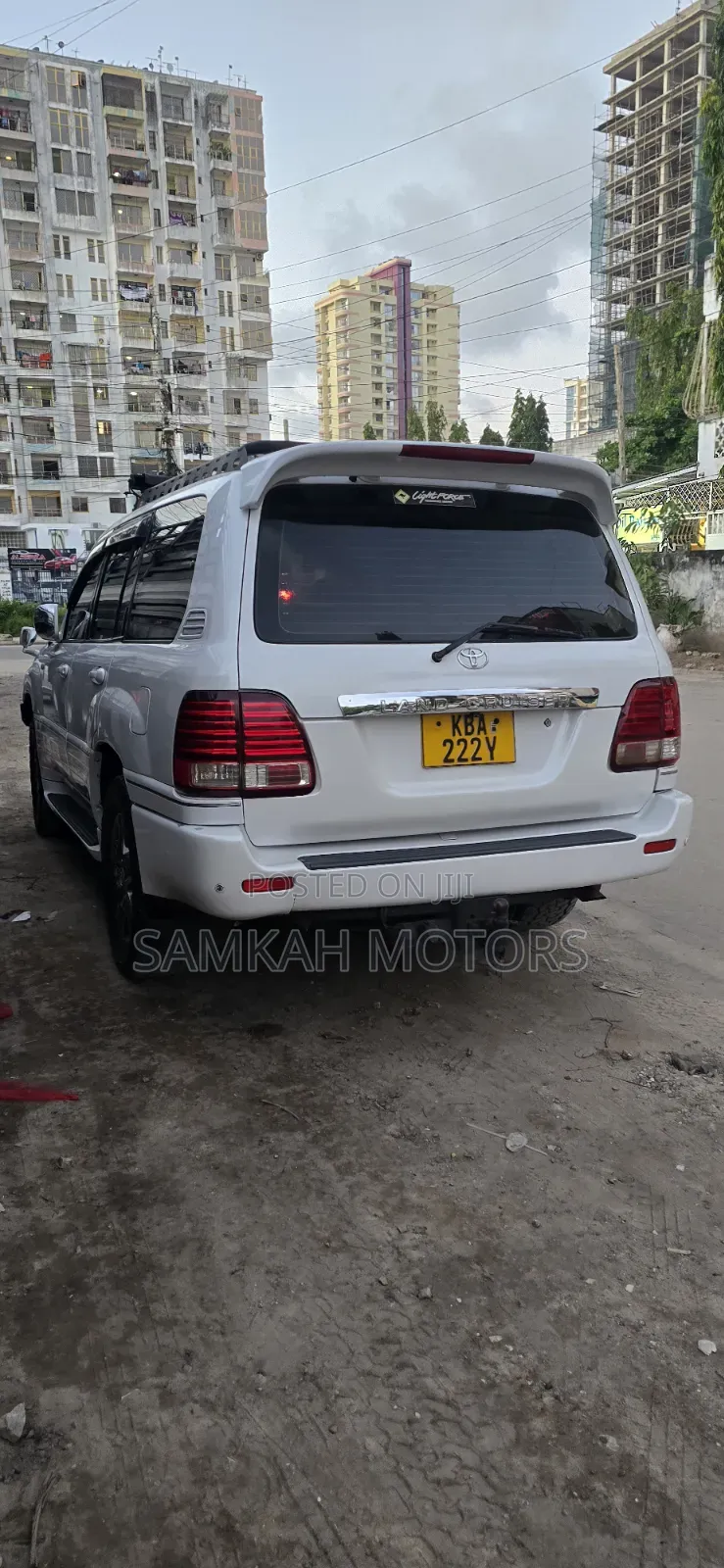 Toyota Land Cruiser 2009 White