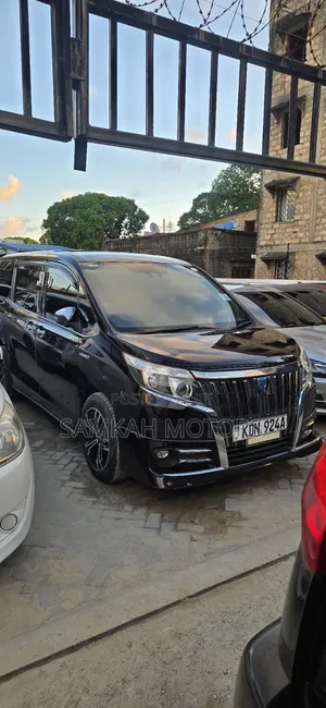 Toyota Esquire 2016 Black