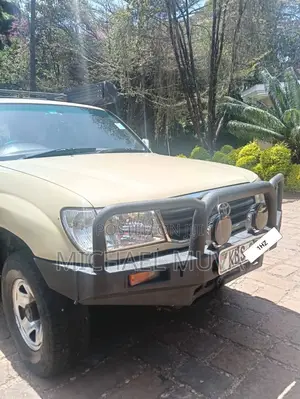 Toyota Land Cruiser 2005 White