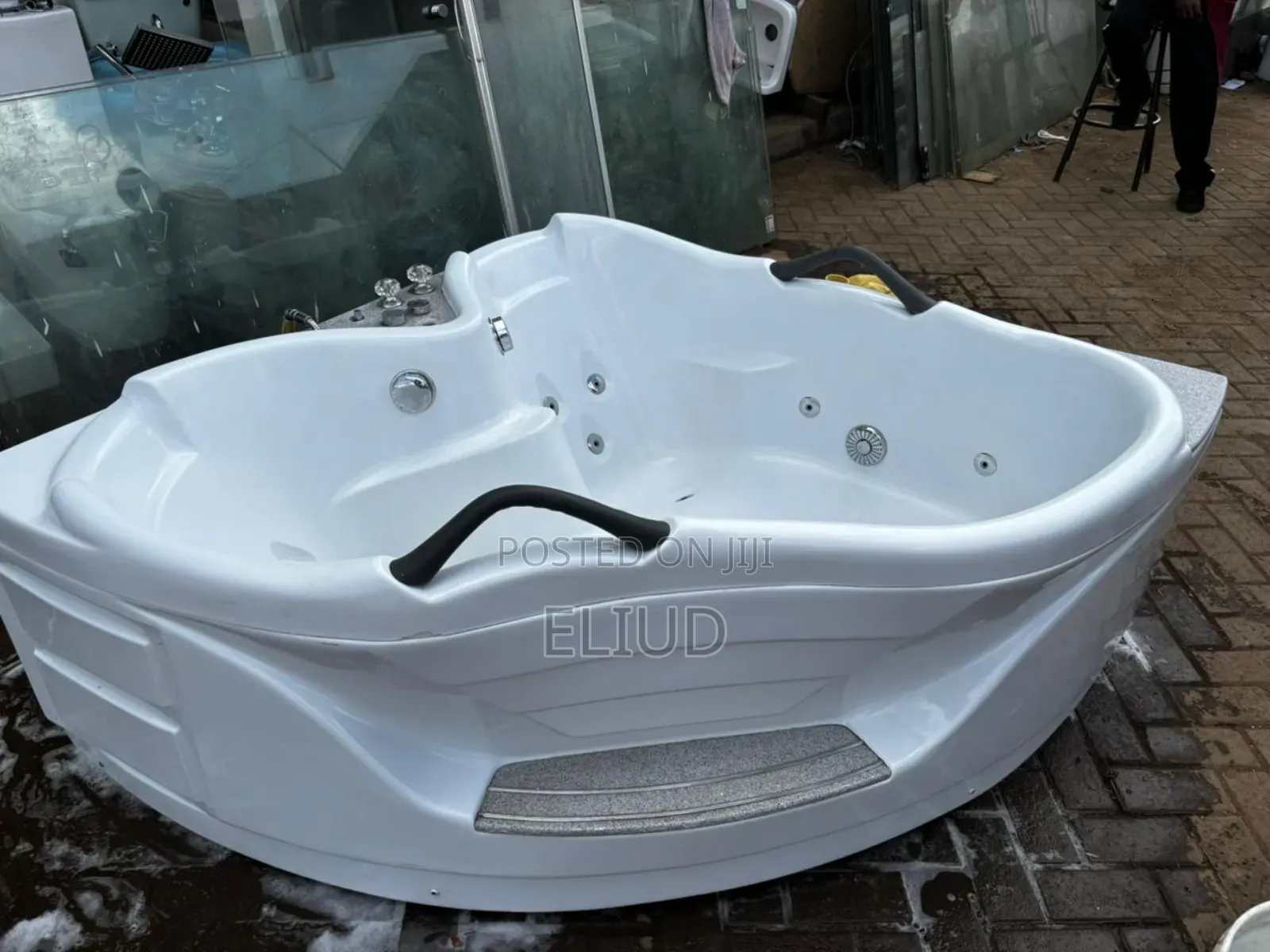 Corner Semi Circle Jacuzzi