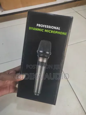 Professional Handheld Dynamic Vocal Microphone
