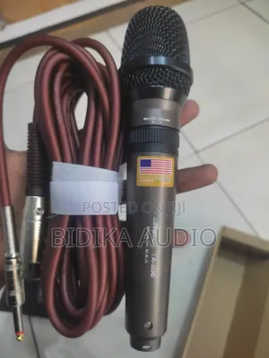 Professional Handheld Dynamic Vocal Microphone