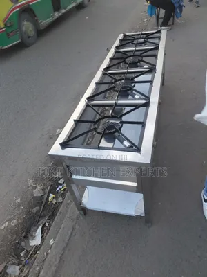 4 Burners Cooker.
