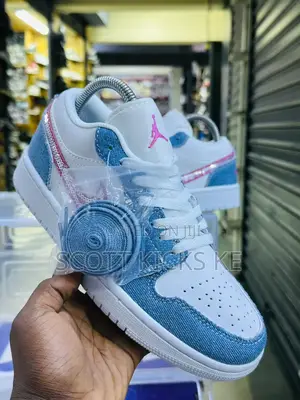 Air Jordan 1 Low Se "Denim Sequin"