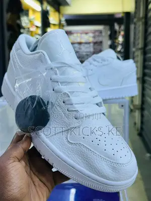 Air Jordan 1 Low "Triple White"