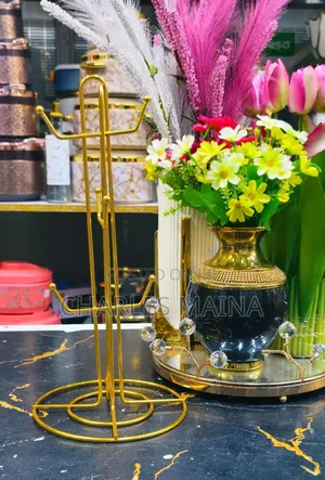 Golden Cup Stand