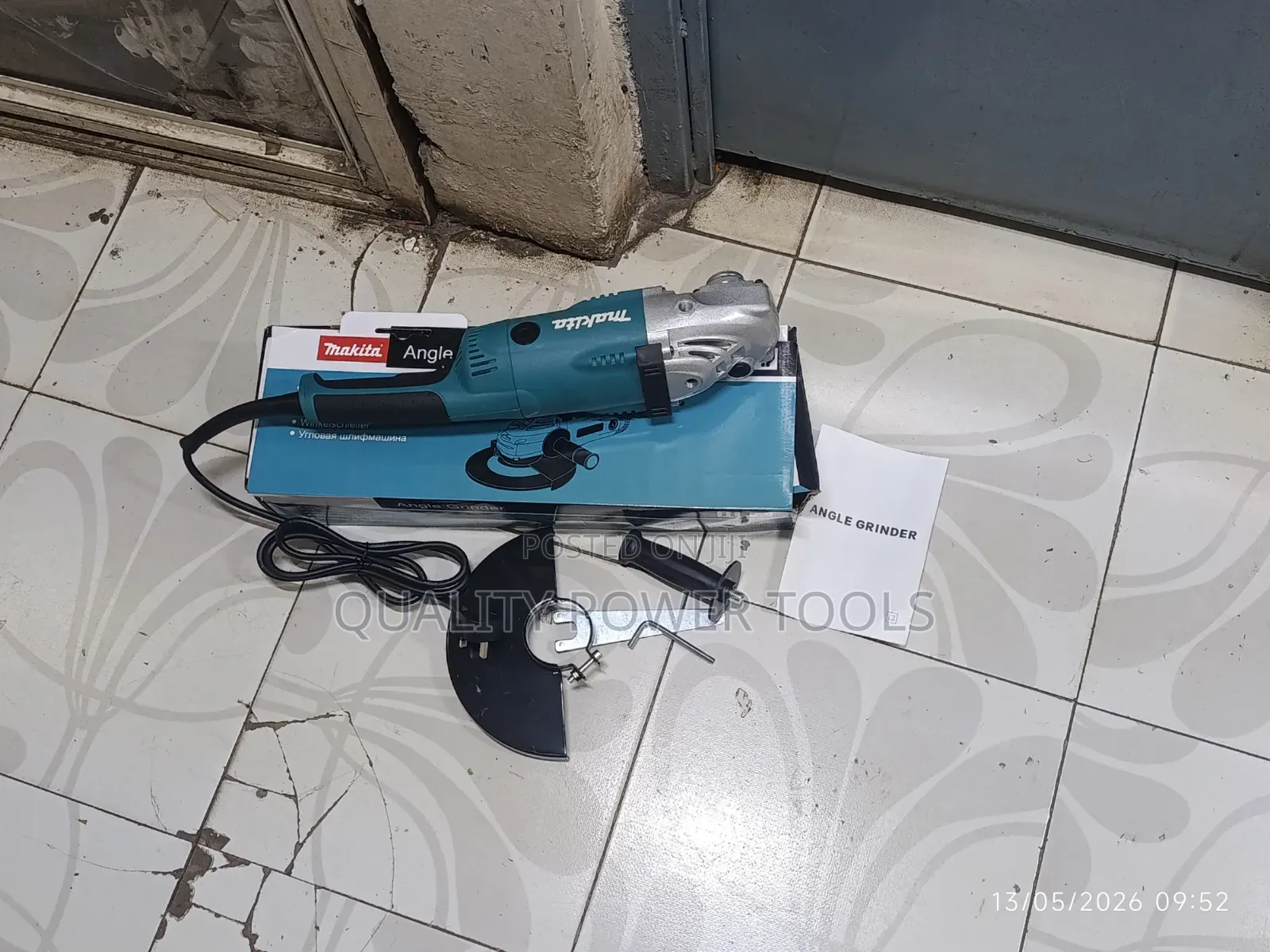 Makita Grinder 9inch