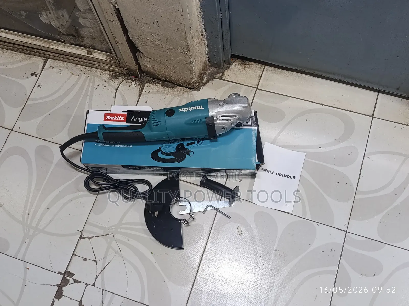 Makita Grinder 9inch