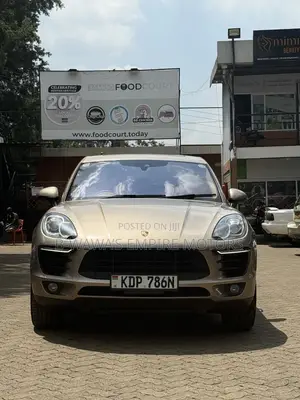 Porsche Macan Turbo 2017 Beige