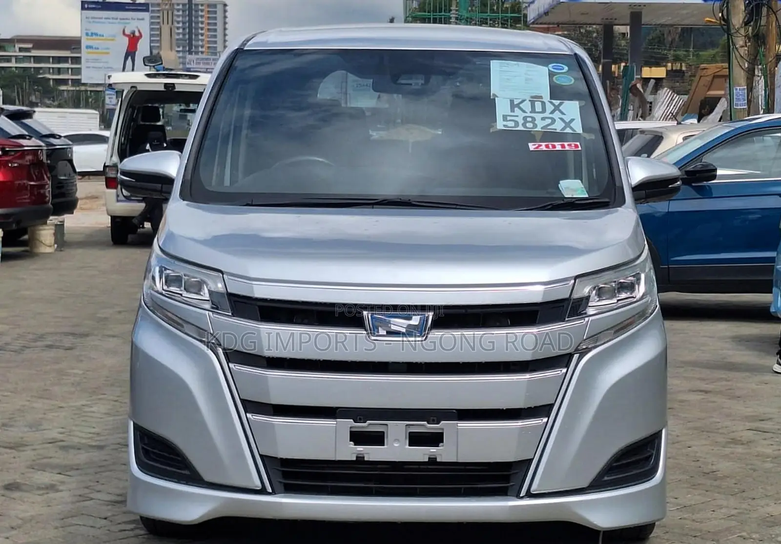 Toyota Noah 2019 Silver
