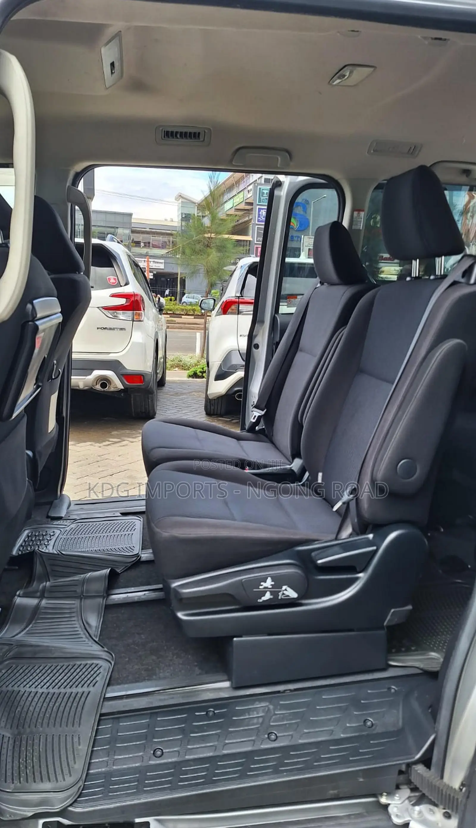 Toyota Noah 2019 Silver