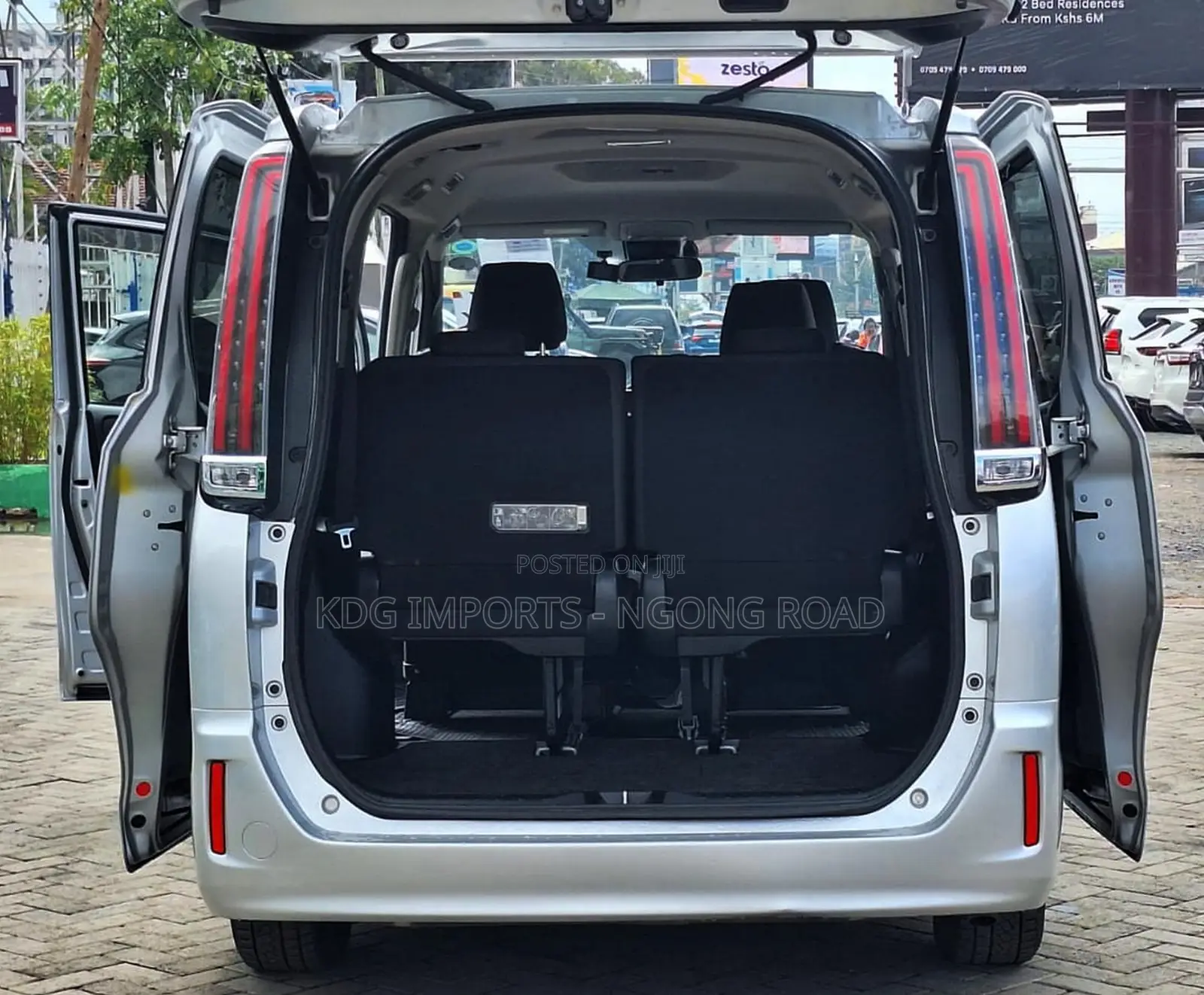 Toyota Noah 2019 Silver