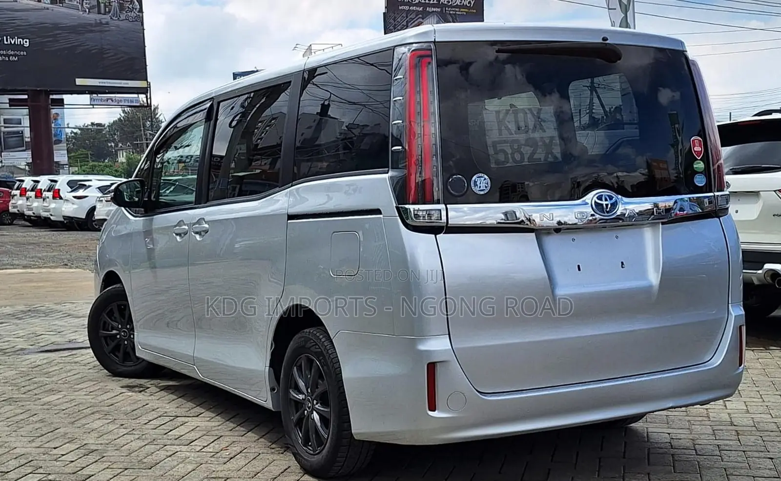 Toyota Noah 2019 Silver