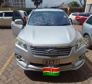 Toyota Vanguard 2011 Silver