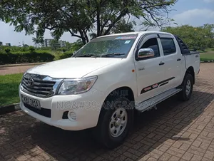 Toyota Hilux 2013 White