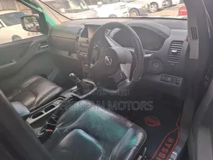 Nissan Navara 2010 Black